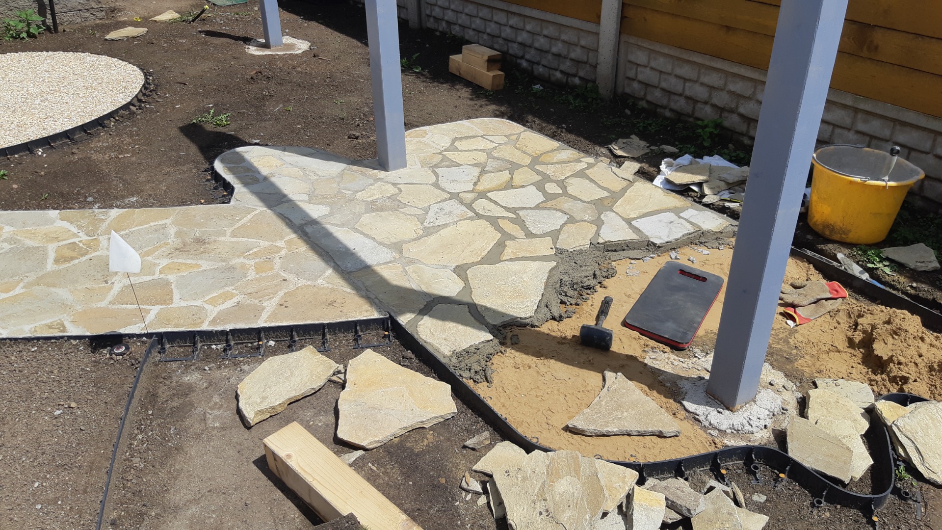 Pokládka dlažby do betonu, spárování, Lelekovice