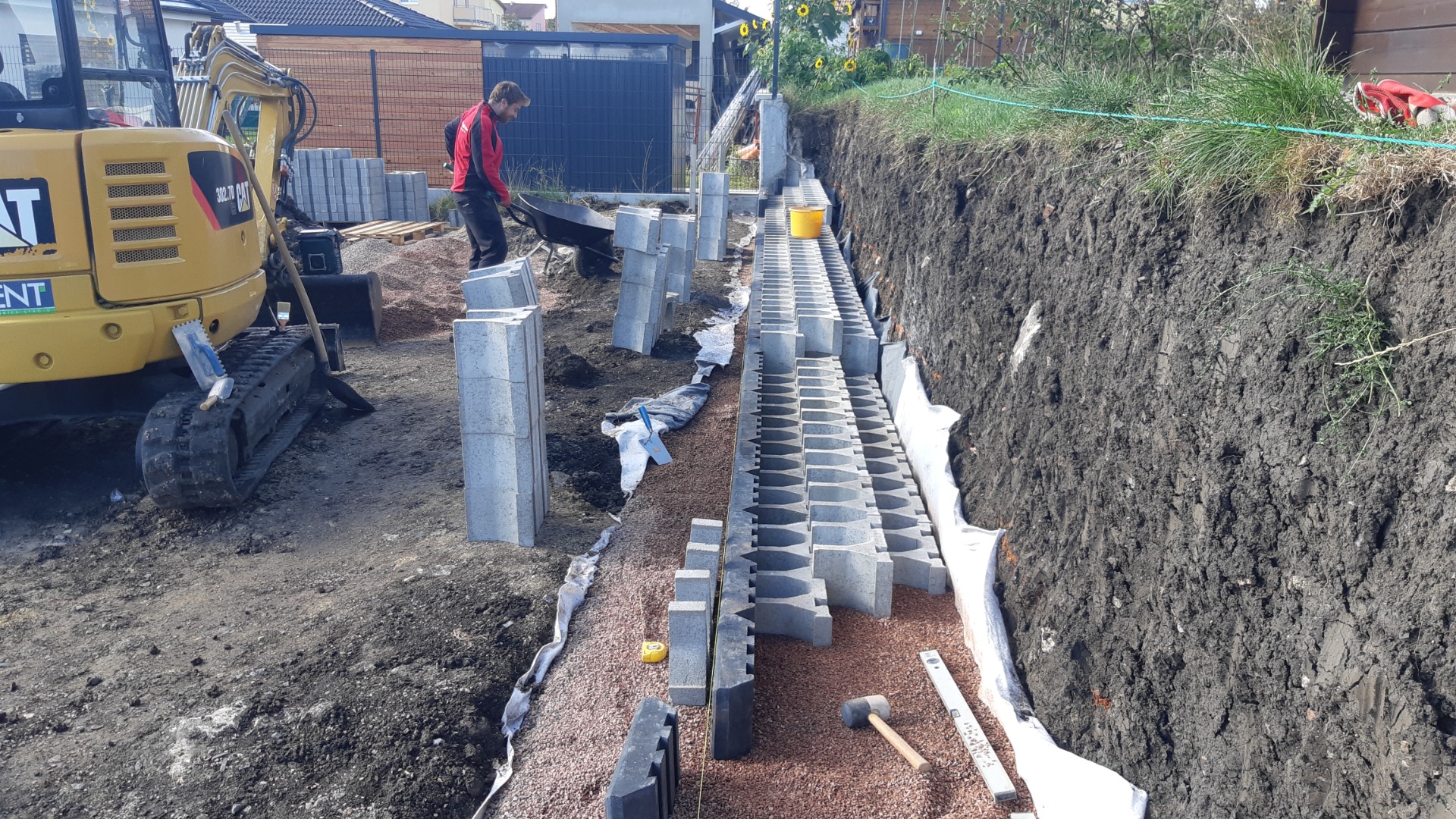 Skládání zídky ze stavobloku, Tišnov