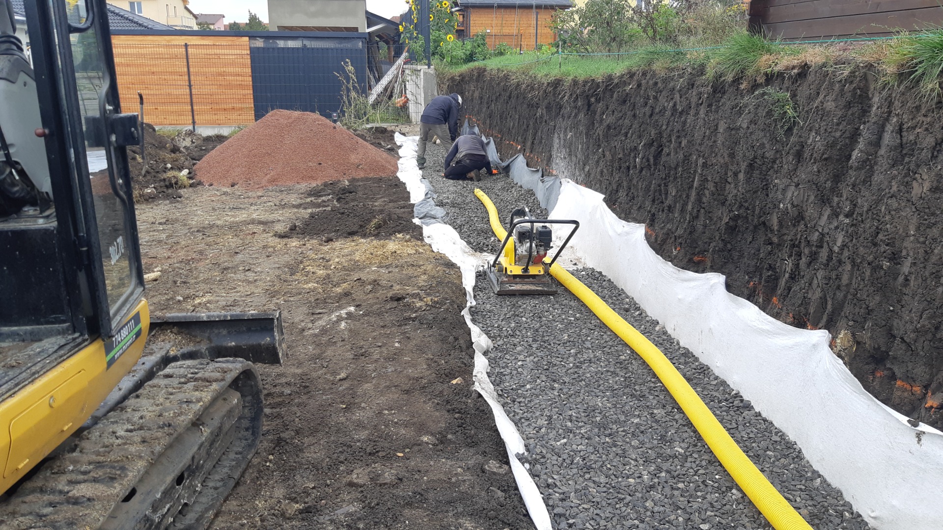 Příprava základů na zídku  ze stavobloku, Tišnov