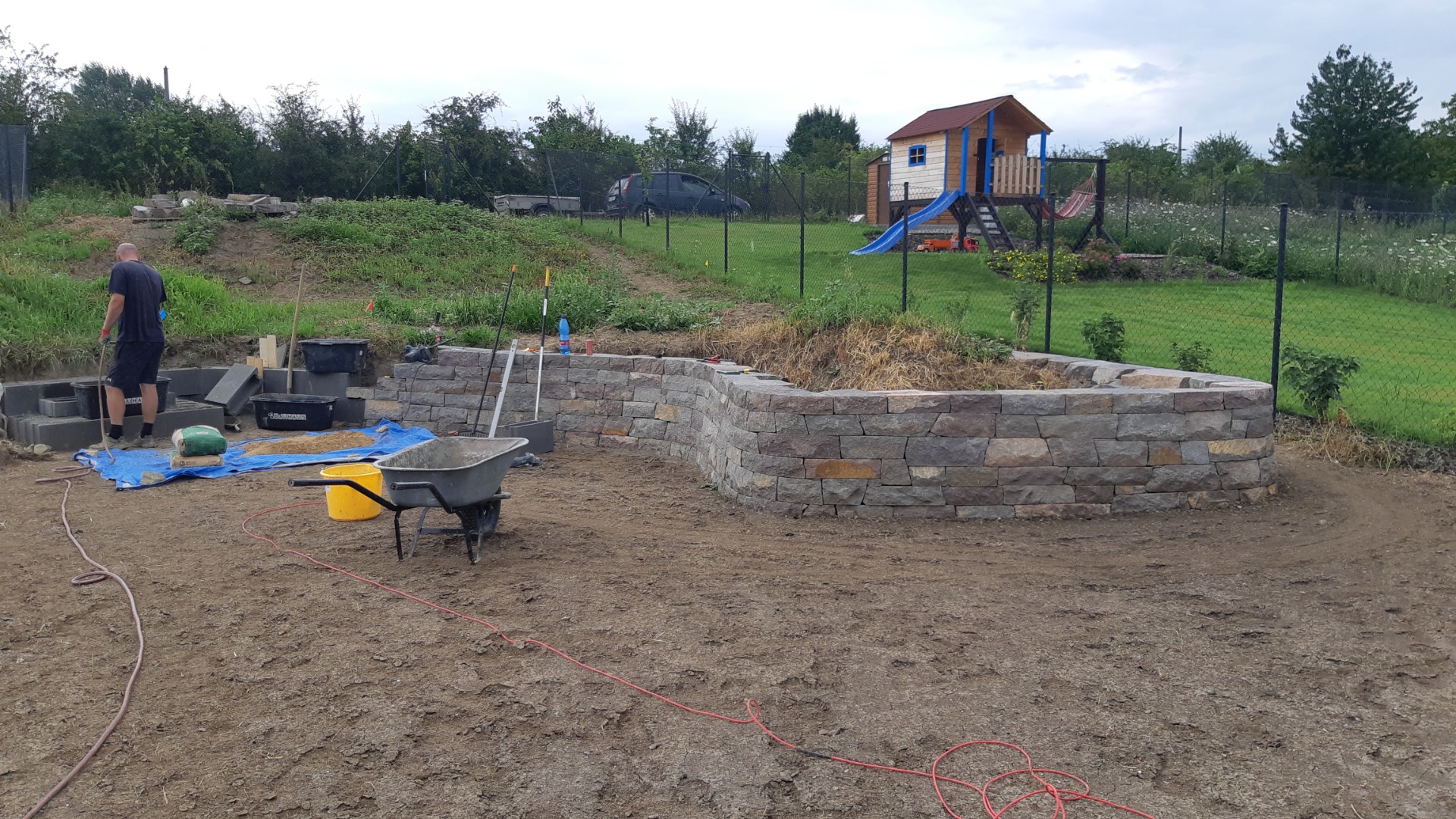 Realizace suché zídky + schodů, Holubice