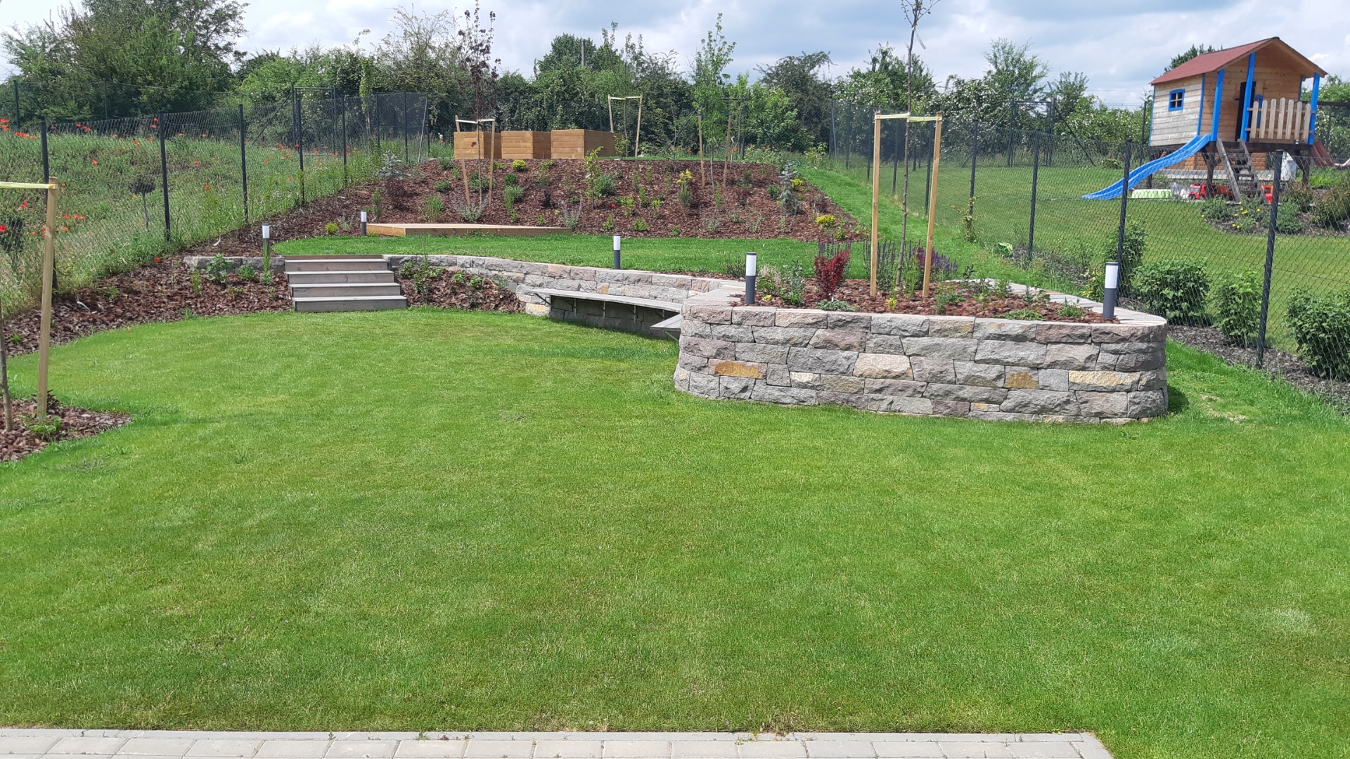 Realizace Zahrady, suché zídky + schody, Zahrada Holubice